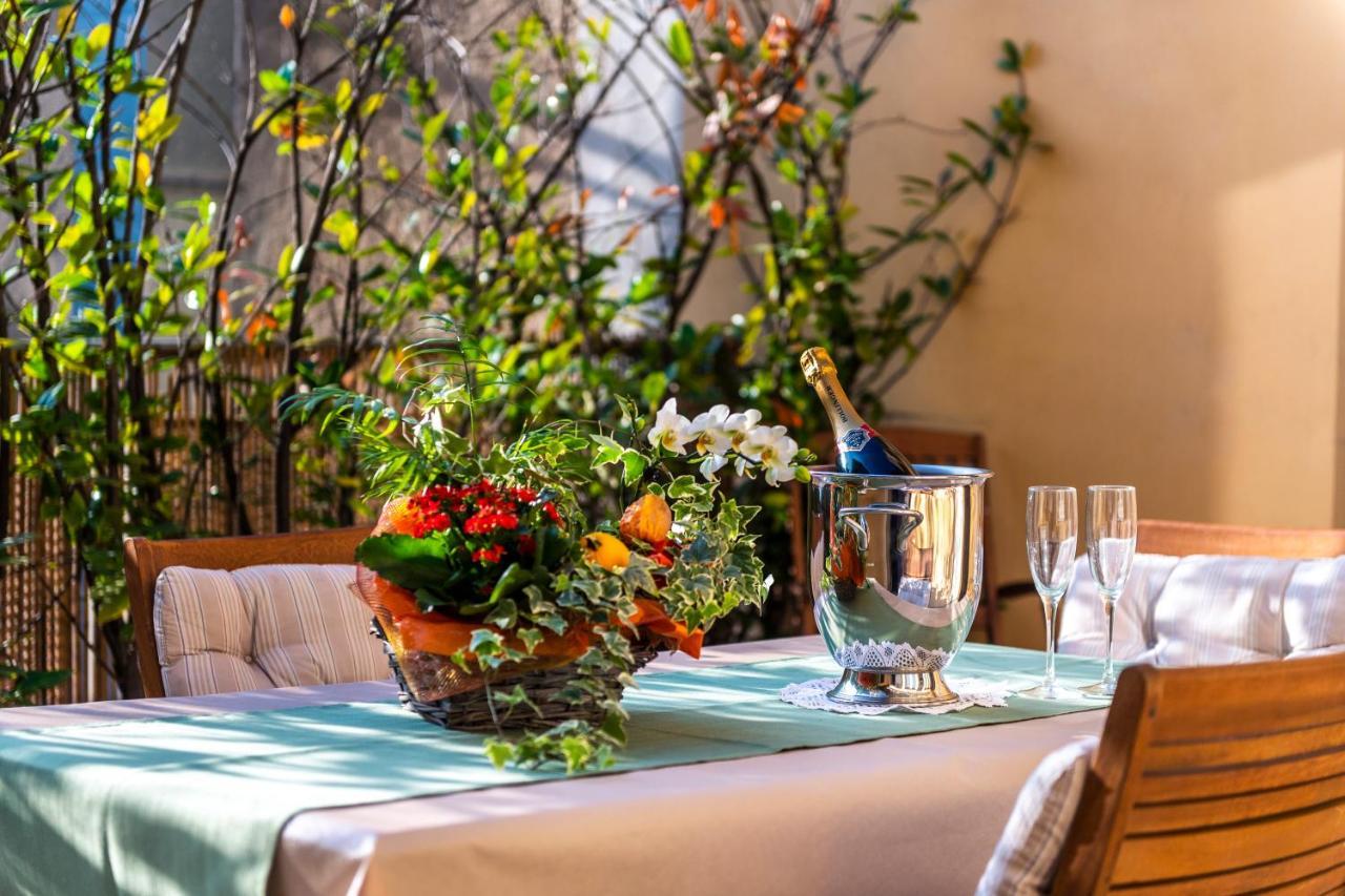 Flowers Apartments Desenzano del Garda Buitenkant foto
