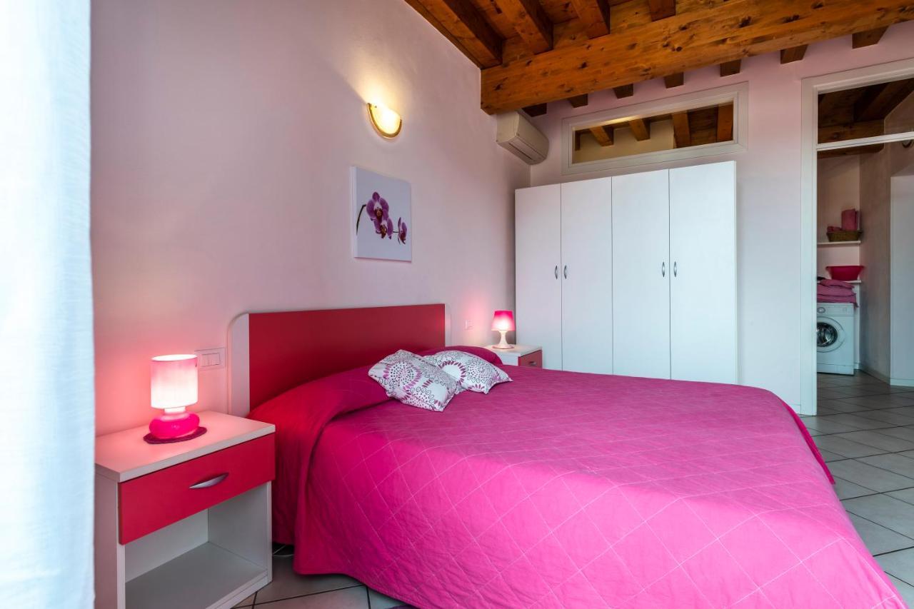 Flowers Apartments Desenzano del Garda Buitenkant foto
