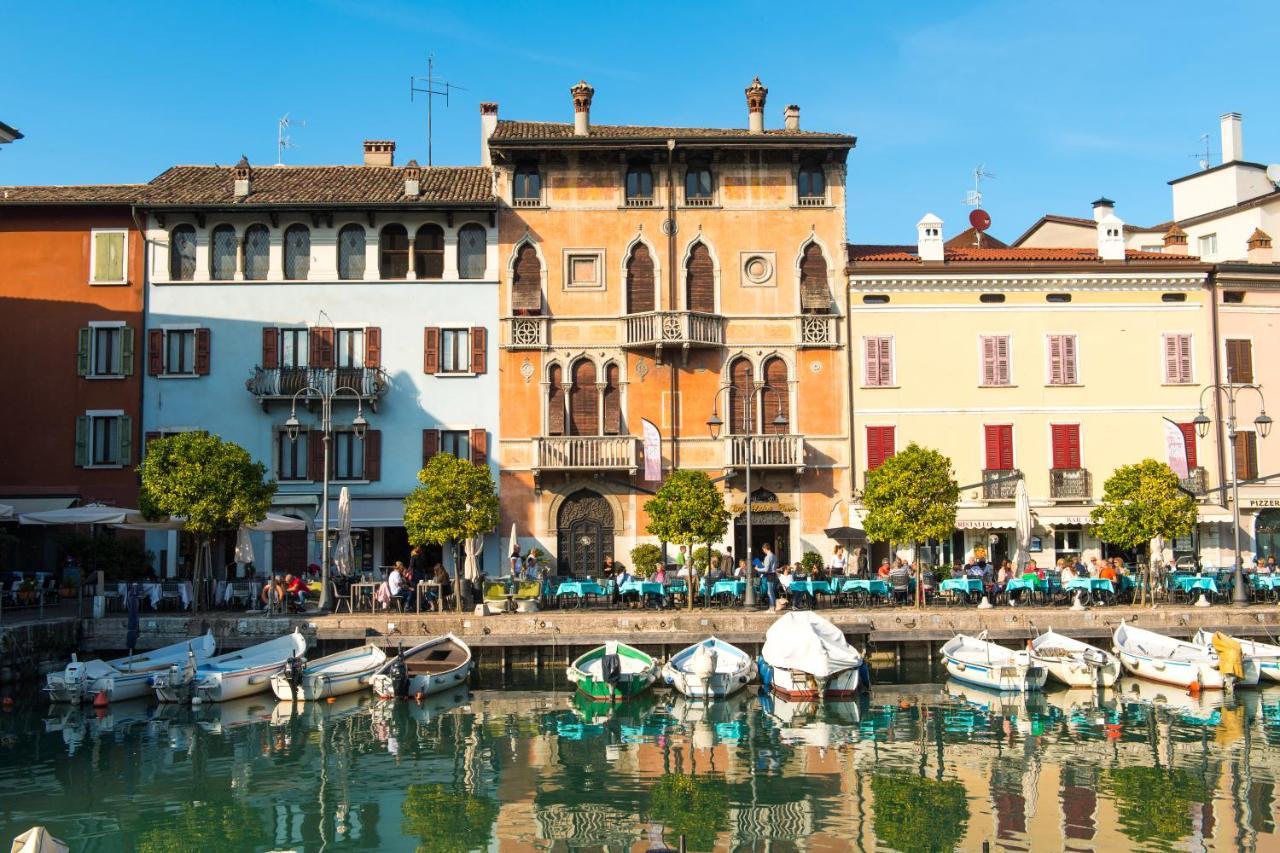 Flowers Apartments Desenzano del Garda Buitenkant foto