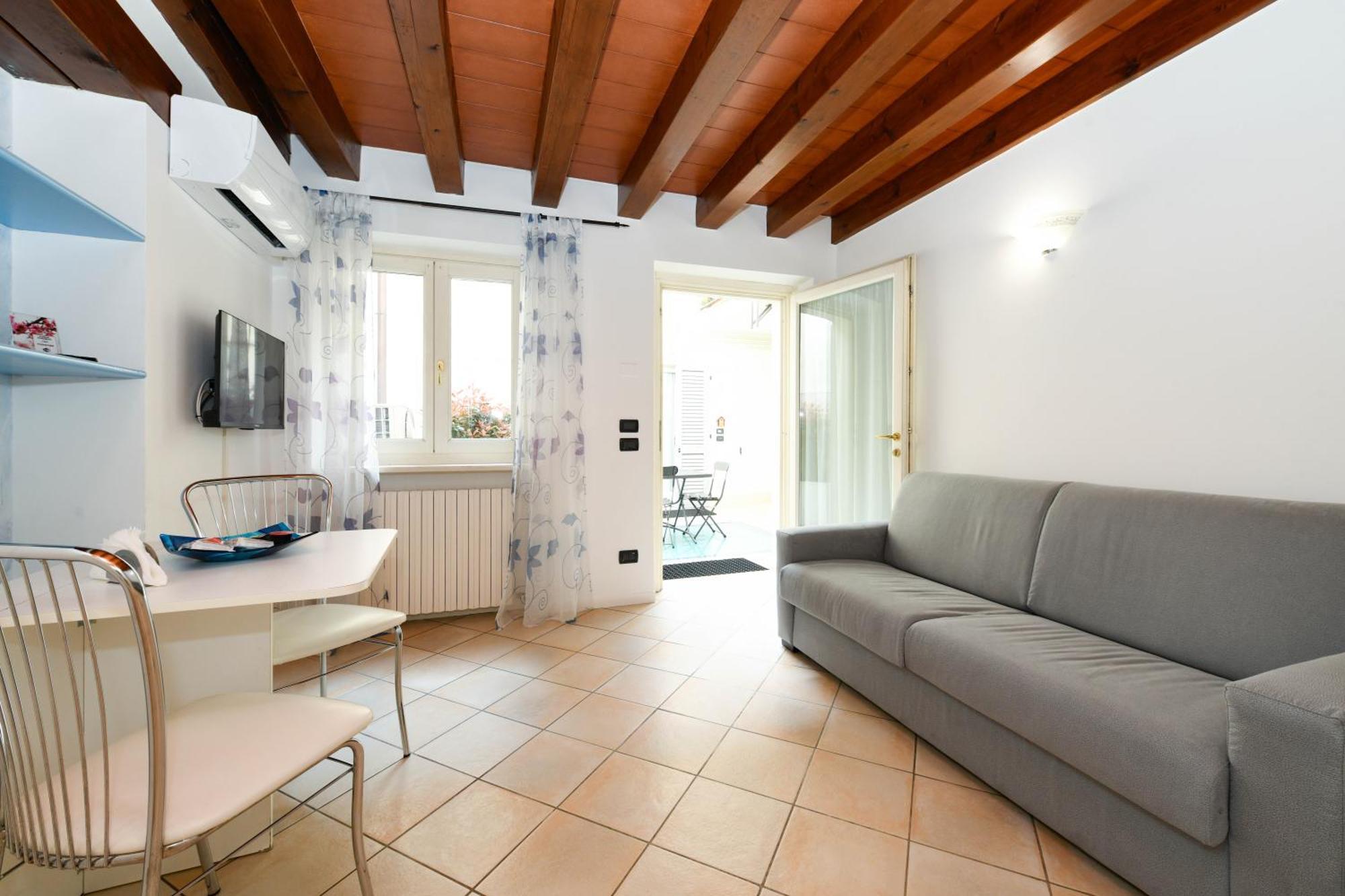 Flowers Apartments Desenzano del Garda Buitenkant foto