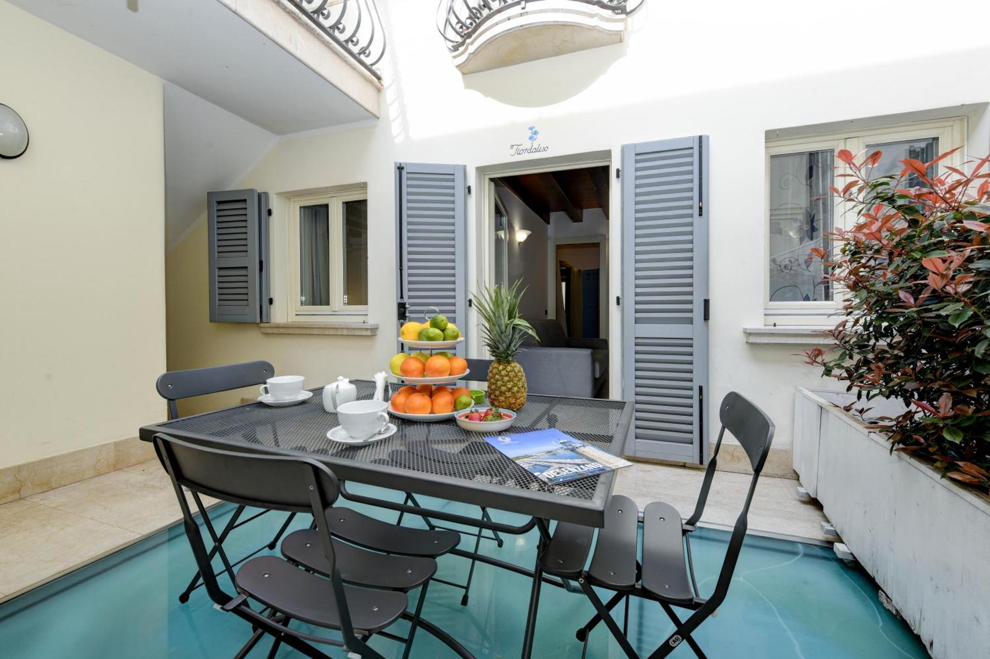 Flowers Apartments Desenzano del Garda Buitenkant foto