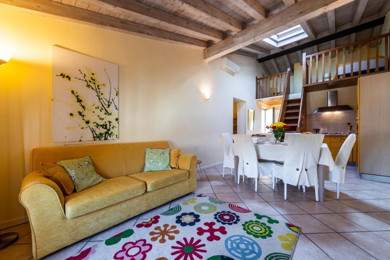 Flowers Apartments Desenzano del Garda Buitenkant foto