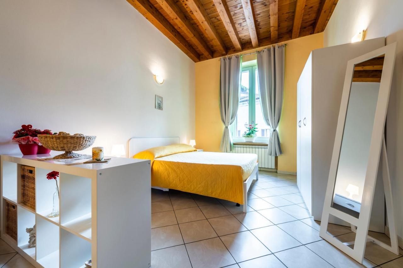 Flowers Apartments Desenzano del Garda Buitenkant foto