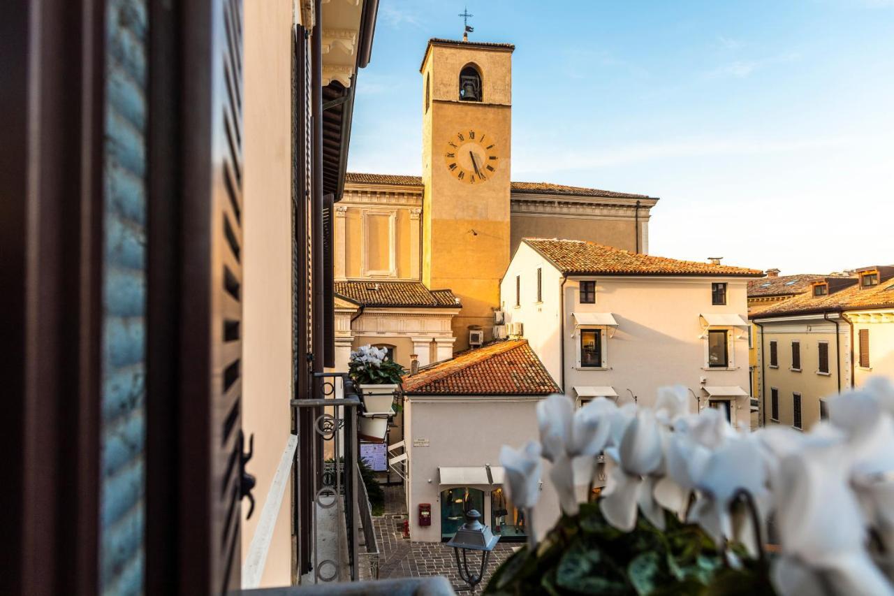 Flowers Apartments Desenzano del Garda Buitenkant foto